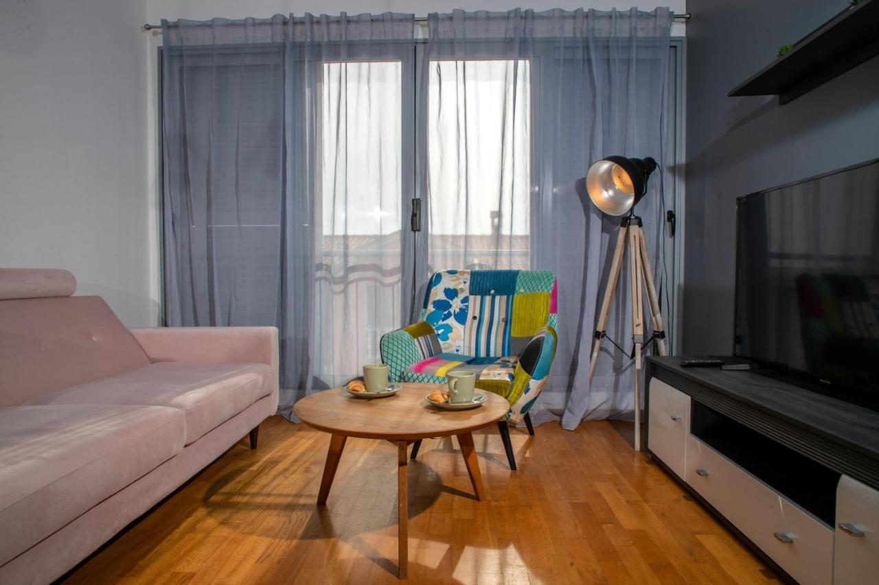 Apartment Moon Ровин Екстериор снимка