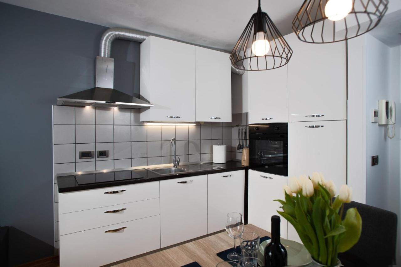Apartment Moon Ровин Екстериор снимка