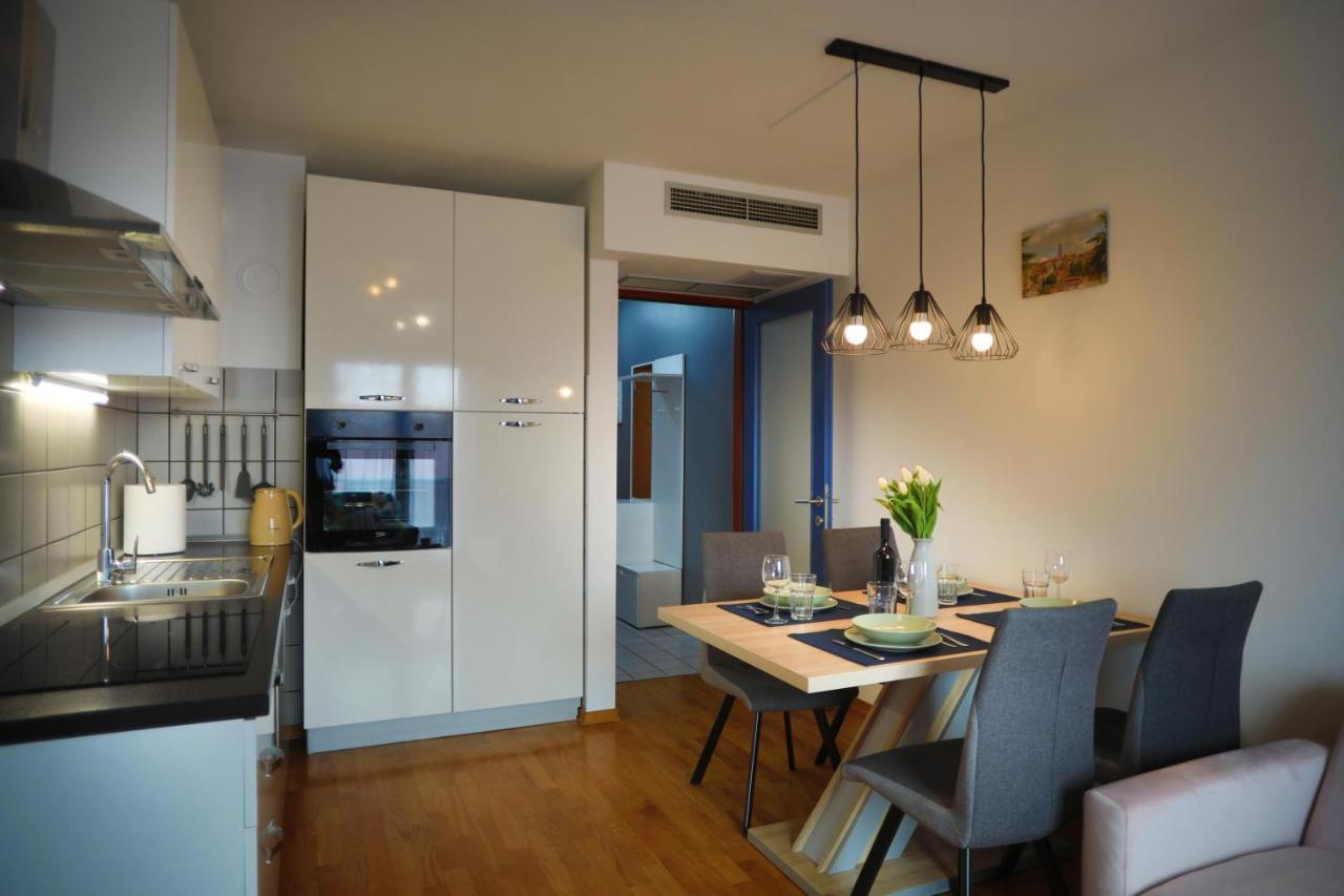 Apartment Moon Ровин Екстериор снимка