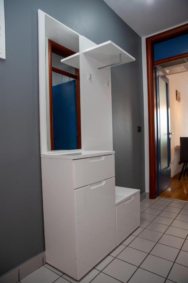 Apartment Moon Ровин Екстериор снимка