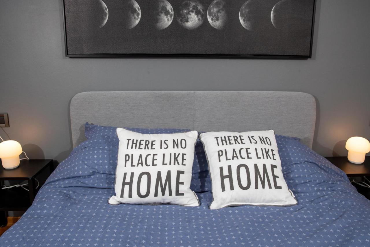 Apartment Moon Ровин Екстериор снимка